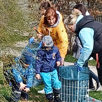 Bild vergrößern: EHFA putzt sich